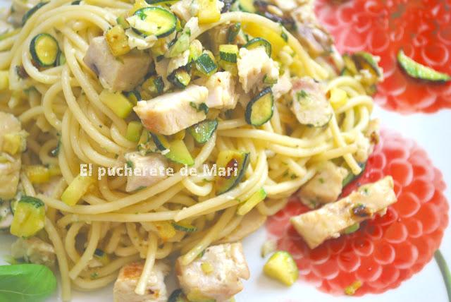ESPAGUETIS CON PESTO DE CALABACÍN Y BONITO