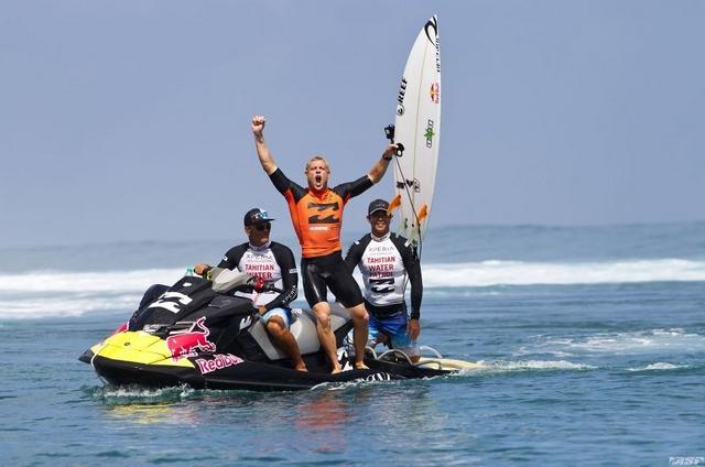 Mick Fanning gana el Billabong Pro Tahiti 2012