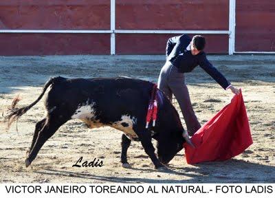 FESTIVAL MIXTO EN HINOJOSA DEL DUQUE:            LECCIÓN DE TOREO DE REYES