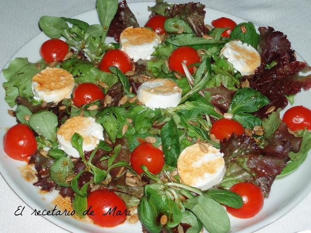 ENSALADA DE QUESO DE CABRA CON ALIÑO DE MIEL