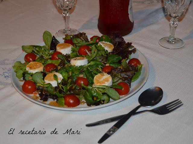 ENSALADA DE QUESO DE CABRA CON ALIÑO DE MIEL