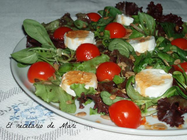 ENSALADA DE QUESO DE CABRA CON ALIÑO DE MIEL
