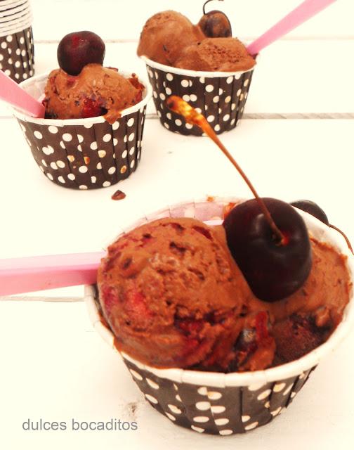 HELADO DE CHOCOLATE Y CEREZAS VEGANO