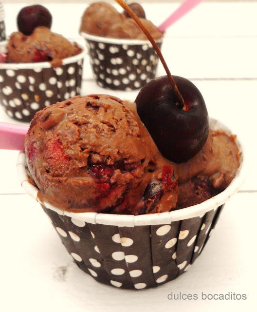 HELADO DE CHOCOLATE Y CEREZAS VEGANO