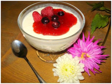 Mousse de yogur con frambuesa