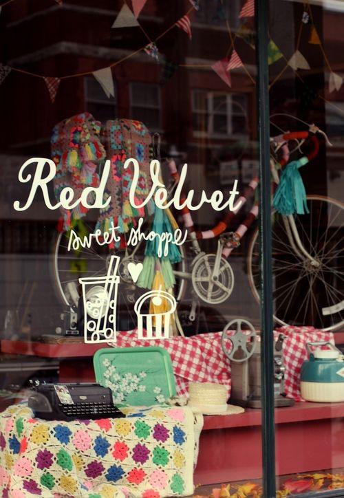 FACHADAS, ESCAPARATES Y RÓTULOS