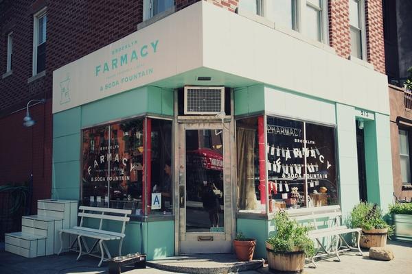 FACHADAS, ESCAPARATES Y RÓTULOS