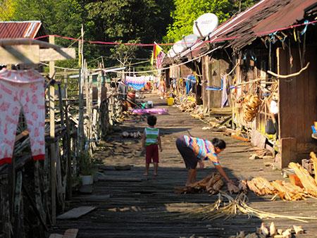 Una Noche con la Etnia Iban, los Cortadores de Cabezas