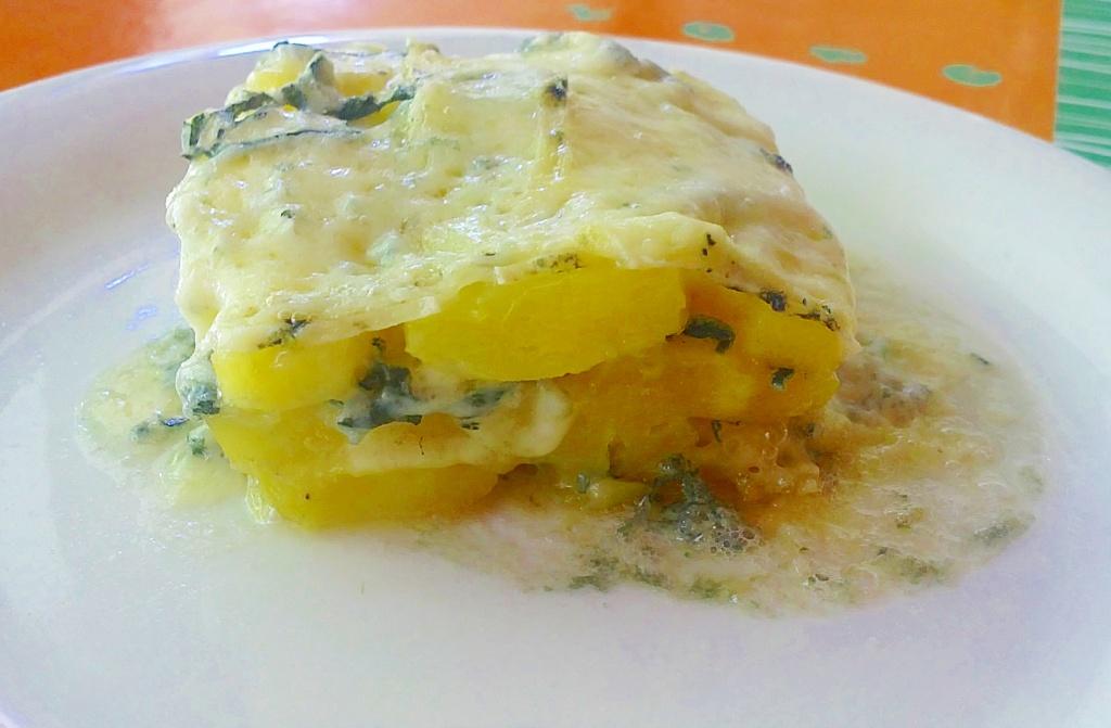 Milhojas de patata y queso azul (microondas)