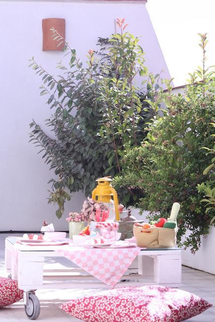 Un picnic infantil de fiesta de cumpleaños