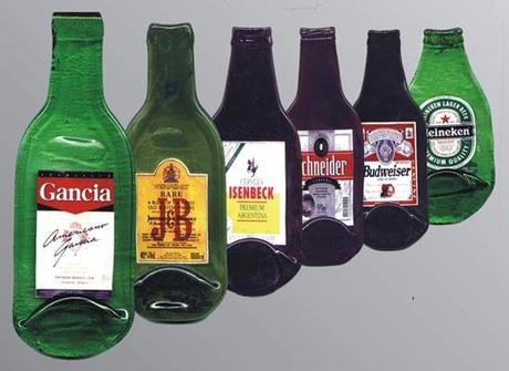 Como soy fanática de reciclar botellas de vidrio hoy les traigo como convertirlas en bandeja......
