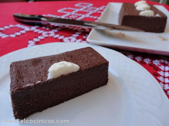 Pastel de chocolate y sémola de trigo sin horno