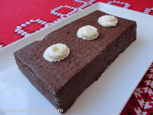 Pastel de chocolate y sémola de trigo sin horno