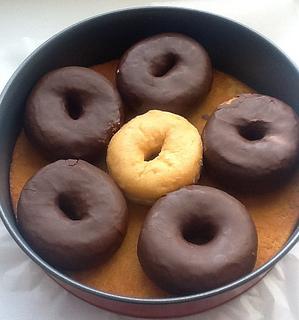 Tarta rellena de Donuts