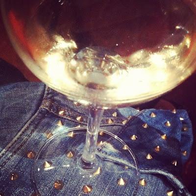 Bitoque, una copa para dos vinos.