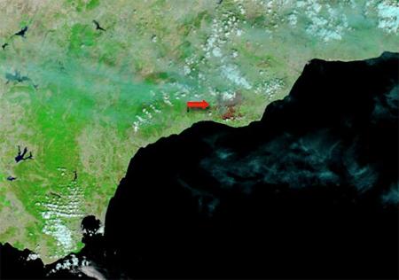 Imagen satélite (01.09.2012) del incendio en Málaga