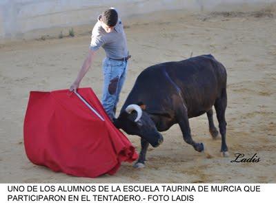 TENTADERO MADROÑIZ: PEPÍN LIRIA SE PREPARA PARA SU PARTICIPACIÓN EN LA CORRIDA GOYESCA DE MURCIA