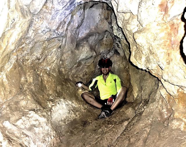 30 km de Mountain Bike y visita a la Cova Negra... Un entrenamiento diferente...!!