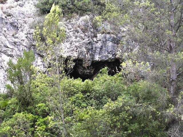 30 km de Mountain Bike y visita a la Cova Negra... Un entrenamiento diferente...!!