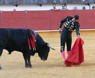 TRIPLE SALIDA A HOMBROS EN PRIEGO EN UNA TARDE HUÉRFANA DE TOREO