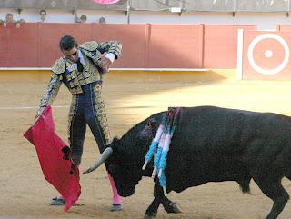 TRIPLE SALIDA A HOMBROS EN PRIEGO EN UNA TARDE HUÉRFANA DE TOREO