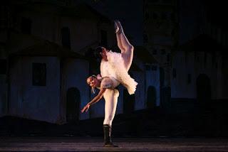 Todos los géneros de la danza se dan cita en el teatro legaria