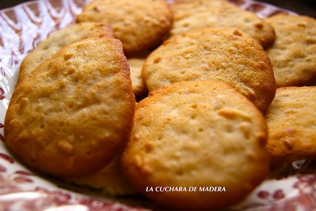 TEJAS Y GALLETAS DE ALMENDRAS