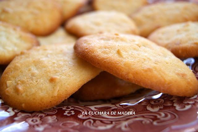 TEJAS Y GALLETAS DE ALMENDRAS