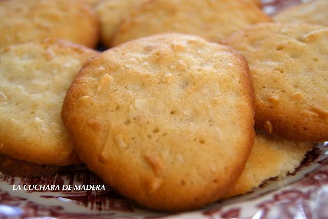 TEJAS Y GALLETAS DE ALMENDRAS