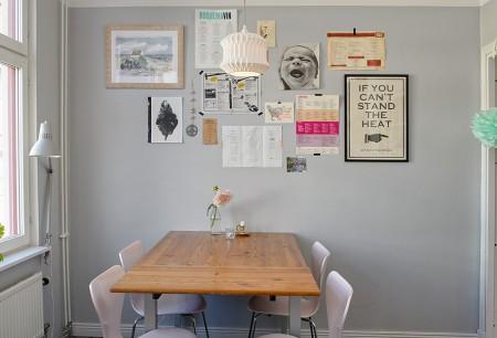 vintage toques vintage decoración toques industriales decoración tesoros vintage suelo negro de madera sillas Serie 7 de Arne Jacobsen láminas originales con textos estilo nórdico decoración diseños de interiores cocinas diseño de interiores diseño d interiores diseñadores de interiores diseã±o de interiores decorar con láminas decoradores de interiores decoración y diseño de interiores decoración vintage decoración textil decoración salones decoración salón decoración interiorismo decoración interiores decoración del hogar decoración de pisos pequeños decoración de diseño cocina con estantes abiertos casas de diseño de interiores blog interiorismo blog decoración nórdica alta decoración 