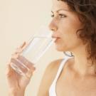 como-podemos-cuidar-nuestra-salud-beber-agua.jpg