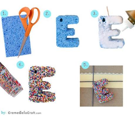 Tutorial DIY sobre cómo hacer adornos de letras con esponja y virutas de colores tutorial paso a paso para hacer letras decorativas para adornos de regalo