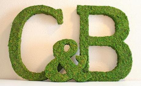 Letras DIY decorativas para bodas forradas con musgo tutorial DIY como hacer letras decorativas forradas con musgo
