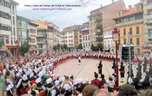 Fiestas del Portal Villaviciosa: Plaza Ayuntamiento llena