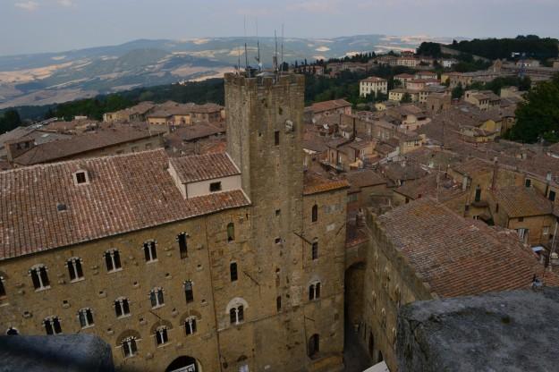 Panorama de Volterra, con la plaza donde se filmó la saga Crepúsculo