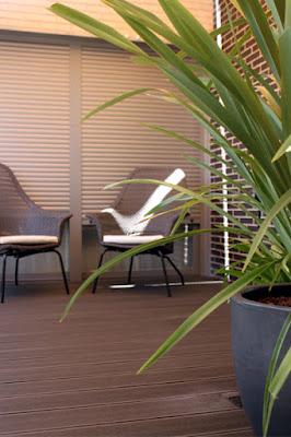 Un jardín moderno en una terraza