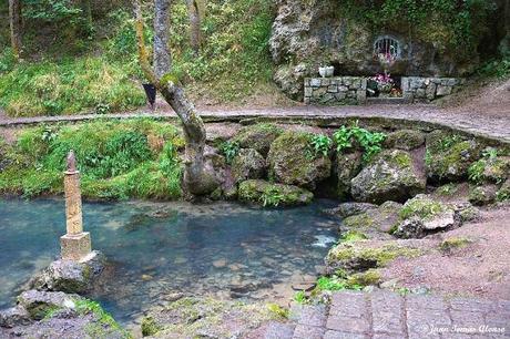 Nacimiento del rio Ebro, en Fontibre