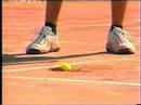 Roddick hace explotar pelota tenis saque