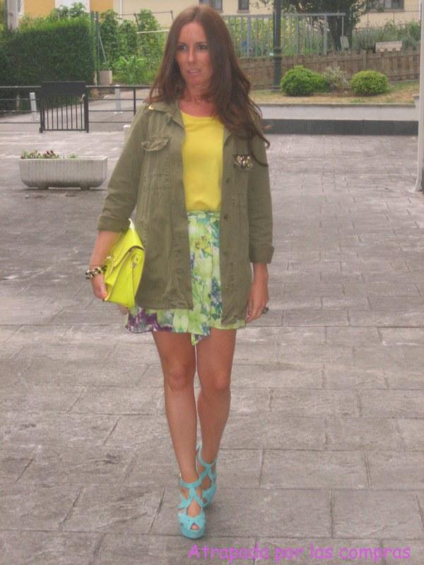 TROPICAL SKIRT & KHAKI OVERSHIRT