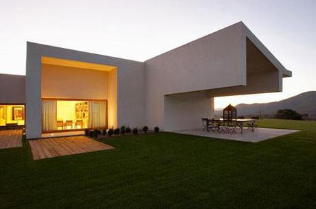 ORIGINAL Parecidos más que razonables ….