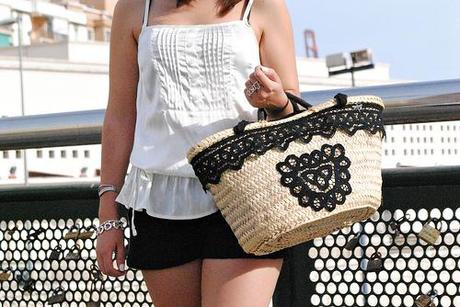 Look of the day: lace & stripes? Of course! Encaje_lovelystyle1 (1)