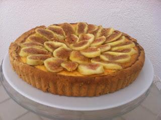 TARTA DE HIGOS, REQUESÓN Y MIEL