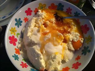 TARTA DE HIGOS, REQUESÓN Y MIEL