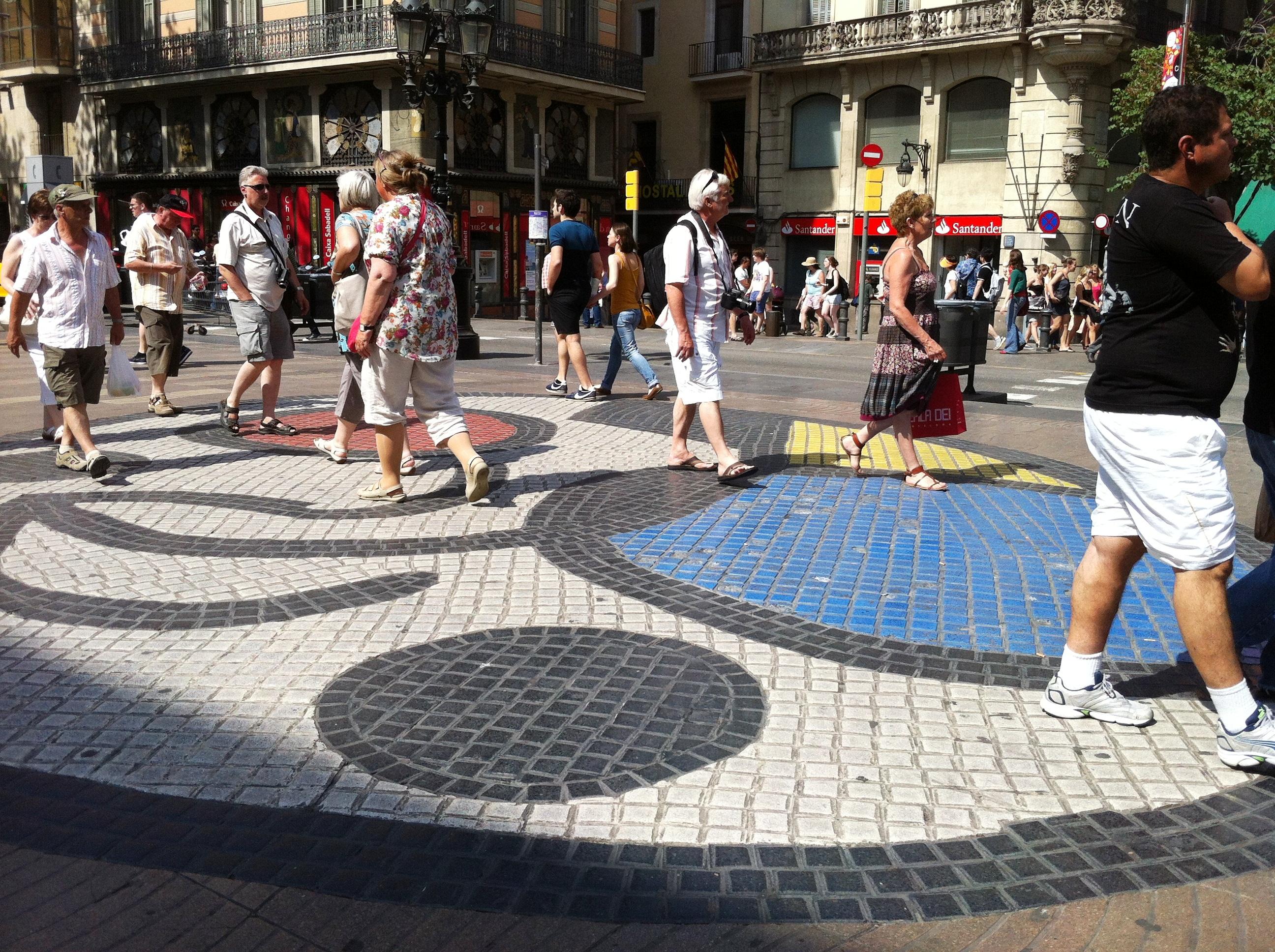 Joan Miró te da la bienvenida por tierra, mar y aire en Barcelona