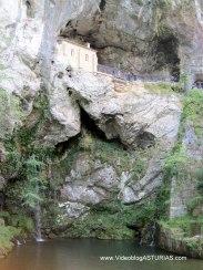 Santuario de Covadonga en Cangas de Onis: Cueva de Covadonga