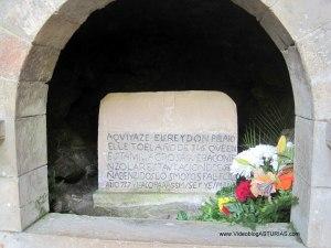 Santuario de Covadonga: Tumba de Don Pelayo