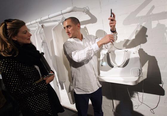 El bolso-batería de Richard Nicoll