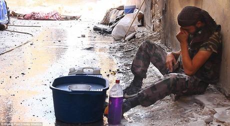 Impacto directo de carro de combate sobre rebeldes sirios. Espeluznantes fotografías.