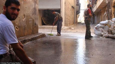 Impacto directo de carro de combate sobre rebeldes sirios. Espeluznantes fotografías.