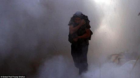 Impacto directo de carro de combate sobre rebeldes sirios. Espeluznantes fotografías.